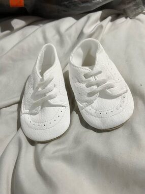 White Baby Walker Brogue Shoes - Soft Lace-Up Infant Footwear